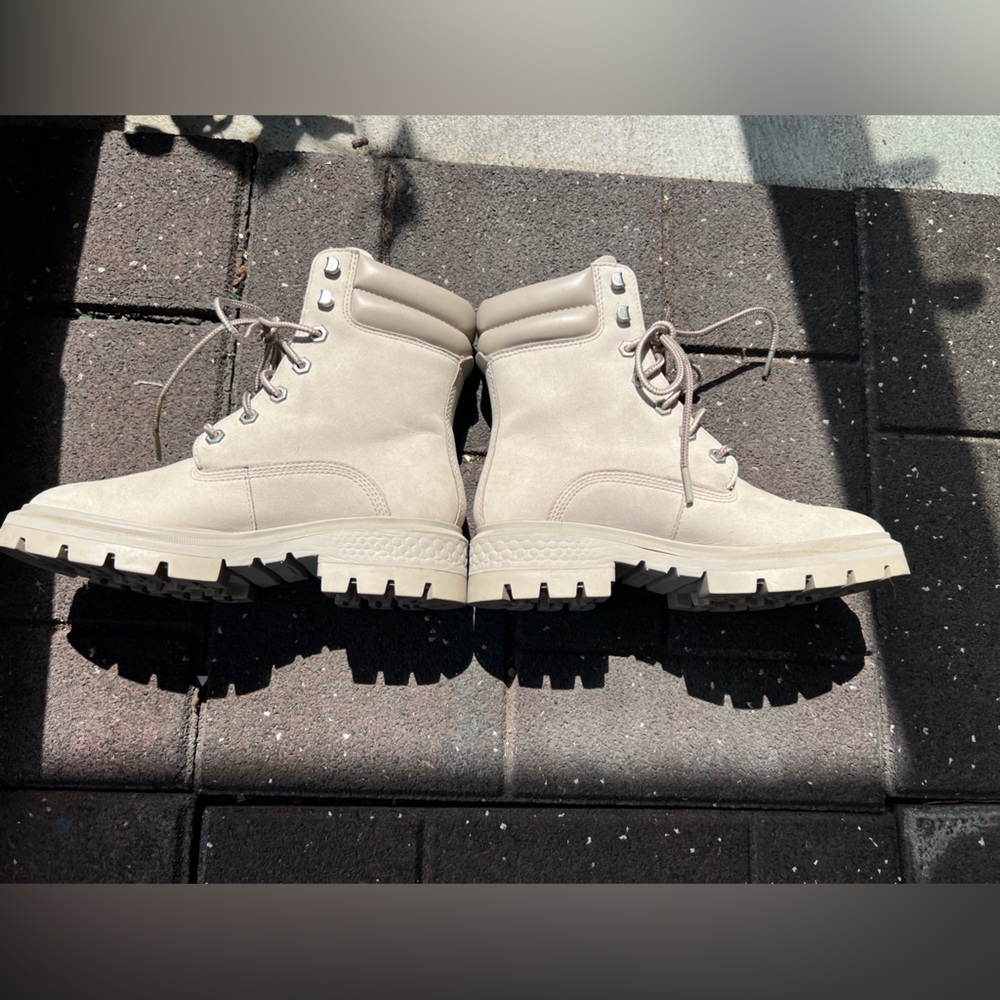 Women's sz 6 Off White Timberland ReBotl/Stride Boots